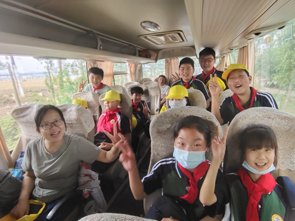 ​西平县专探东沟小学组织开展红色研学旅行活动
