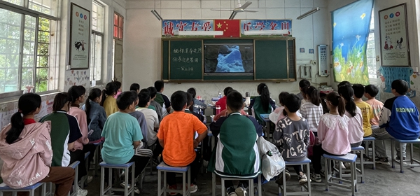 ​西平县专探军王小学开展爱国主义教育活动
