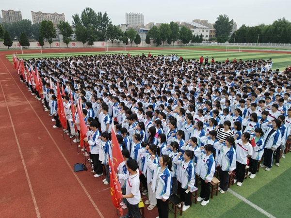 西平县杨庄高中举行2023届学生毕业典礼暨诚信誓师大会