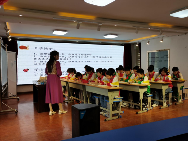 邓州市城区第一小学：优化育人环境 教学比武锤炼