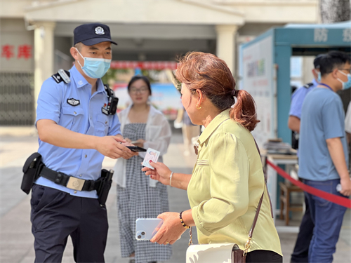 郑州二七警方护航2023年高考学子二三事 
