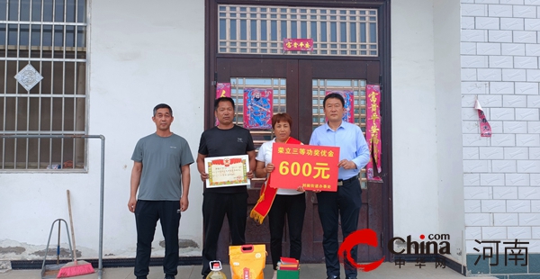 ​驻马店市城乡一体化示范区刘阁街道：立功喜报送上门 拥军优属暖人心