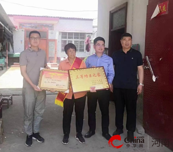 汝南县老君庙镇:走访慰问立功受奖现役军人家属