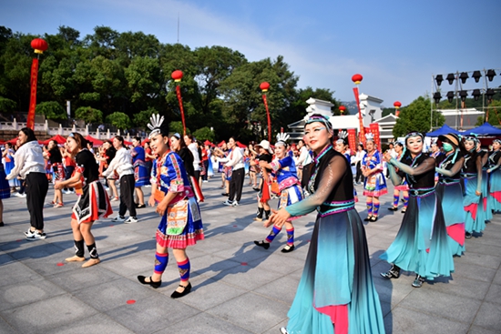 “舞”出振兴新风采 全国和美乡村广场舞大赛在河南省新县举办