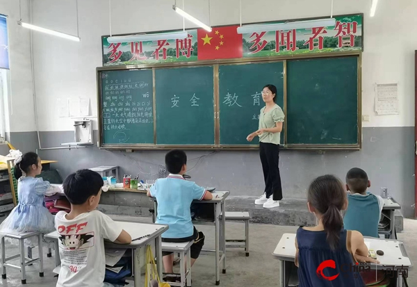​西平县权寨郑楼小学开展安全教育主题班会