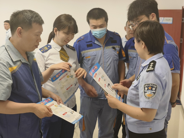 反诈宣传进地铁 防诈之弦不松懈