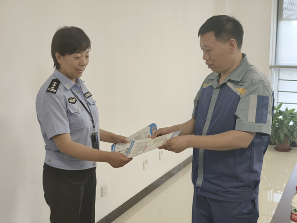 反诈宣传进地铁 防诈之弦不松懈