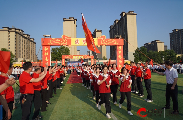 ​踔厉奋发 扬帆启航——西平县杨庄高中举行2021级走进高三启航仪式