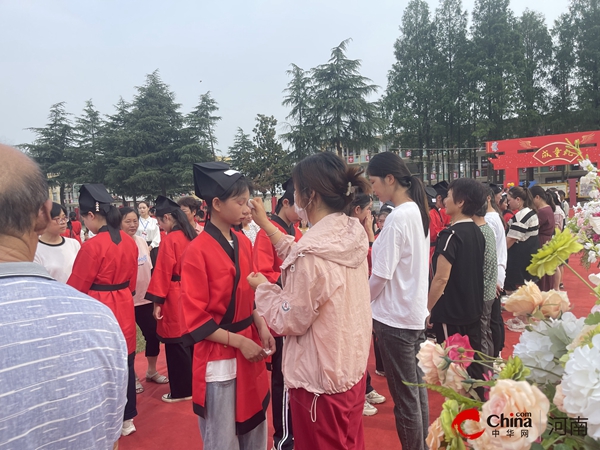 ​西平县焦庄小学举行成童礼暨六年级毕业典礼
