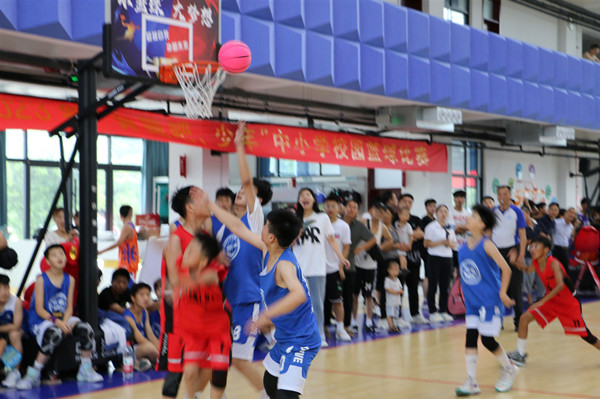邓州市“奔跑吧·少年”中小学校园篮球比赛开打