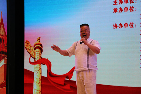 邓州市歌唱协会举办“庆七一 颂党恩”歌舞演唱会