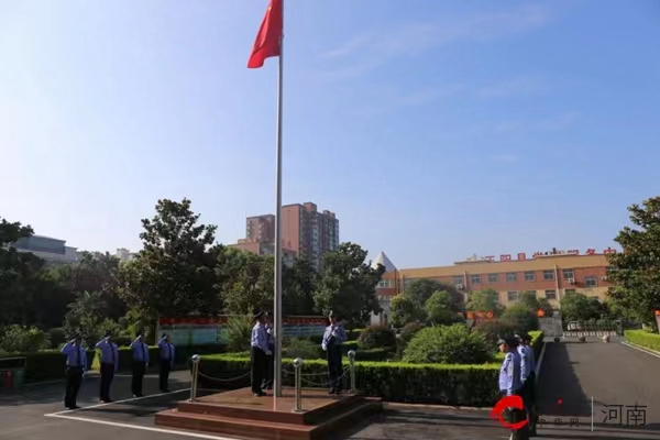 ​红旗飘扬 初心闪耀——正阳县人民法院举行庆“七一”升国旗仪式