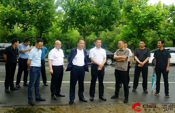 新蔡县委副书记、县长李勇到开发区重点项目建设一线现场办公
