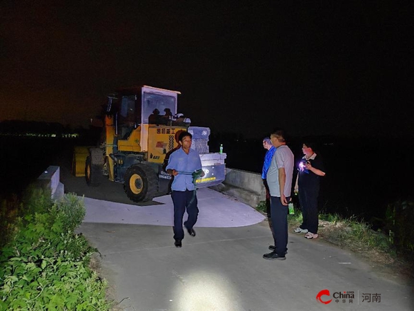 ​西平县专探乡村干部夜间紧急处理突发情况