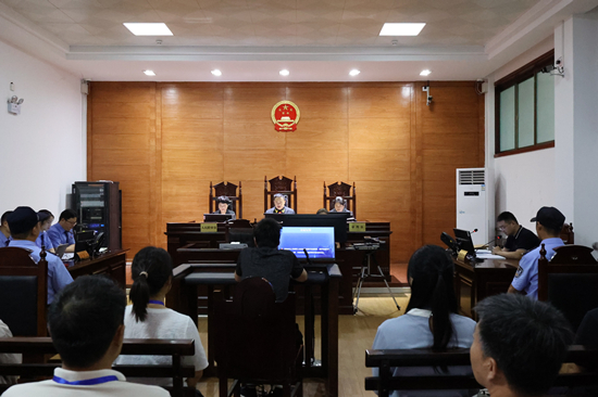 邓州法院组织开展职务犯罪案件旁听庭审活动