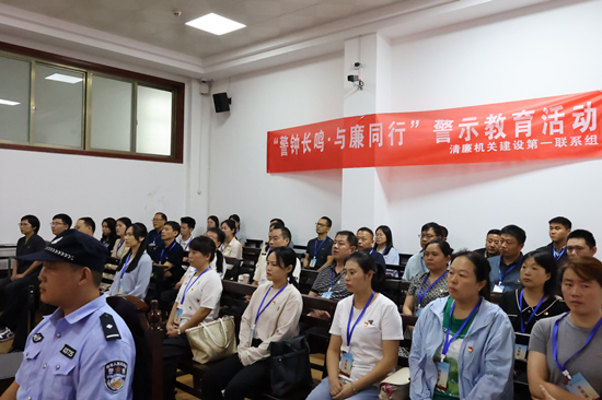 邓州法院组织开展职务犯罪案件旁听庭审活动