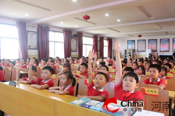 爱牙护牙 从“齿”健康——驻马店市第十一小学举办“全国爱牙日”主题健康讲座