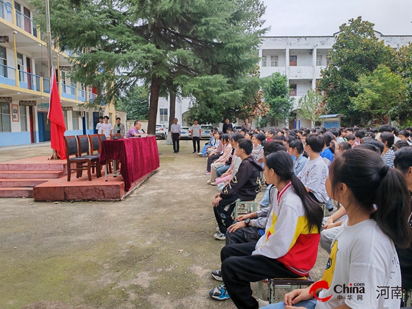 ​西平县蔡寨初级中学举行“养成良好习惯 成就美好人生”养成教育主题活动启动仪式