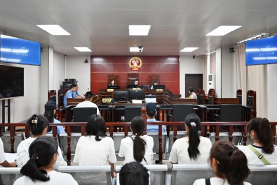 ​息县法院：法治“新势力”司法“零距离” 在校大学生走进法院旁听庭审