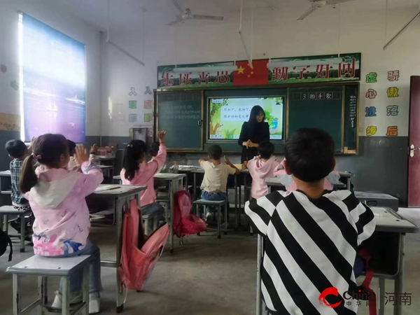 ​西平县权寨郑楼小学开展2023年秋期听评课活动