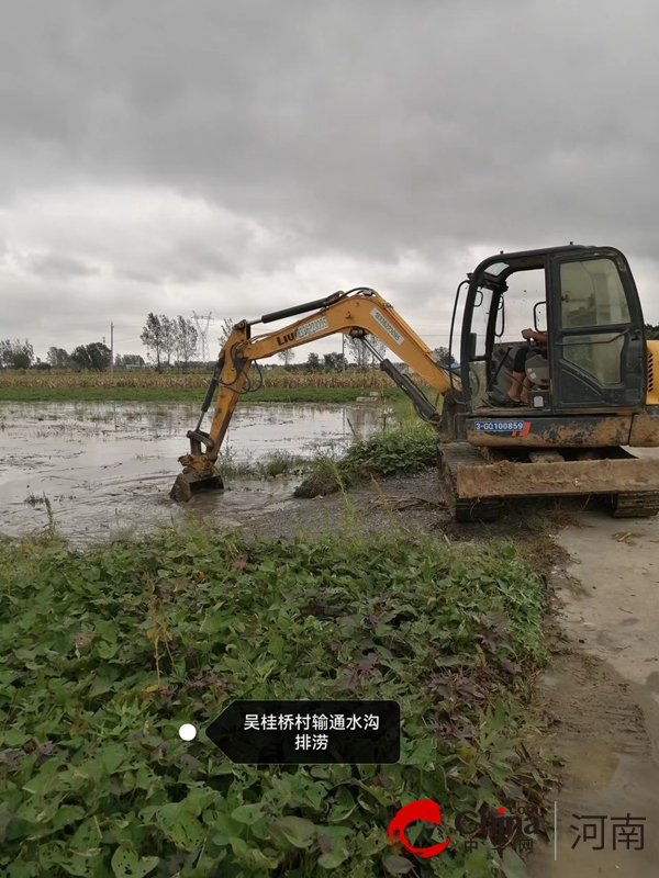 驻马店市驿城区古城街道吴桂桥社区积极开展农田积水排涝工作