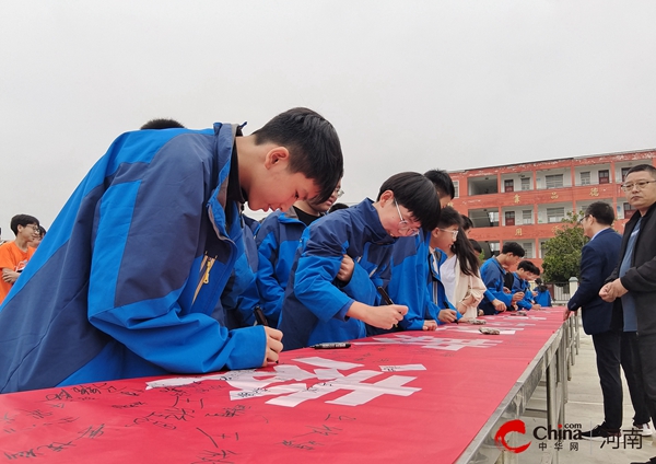 ​西平县谭店中学深入开展“打击黑恶势力，杜绝校园欺凌”主题系列活动