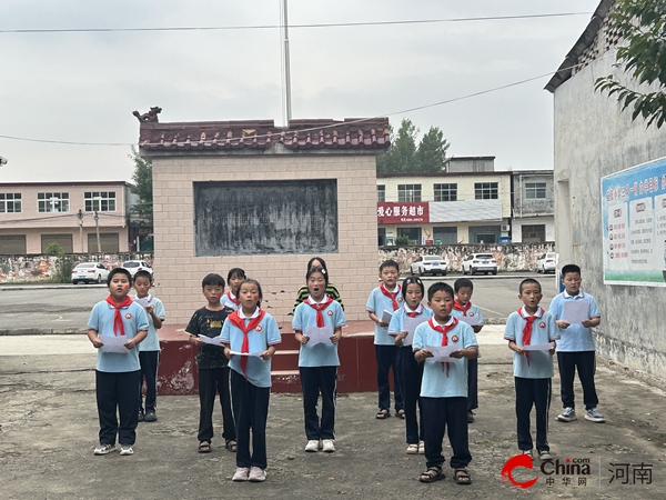 ​西平县权寨苗张小学举行“迎国庆 颂祖国”红色诗歌朗诵比赛活动