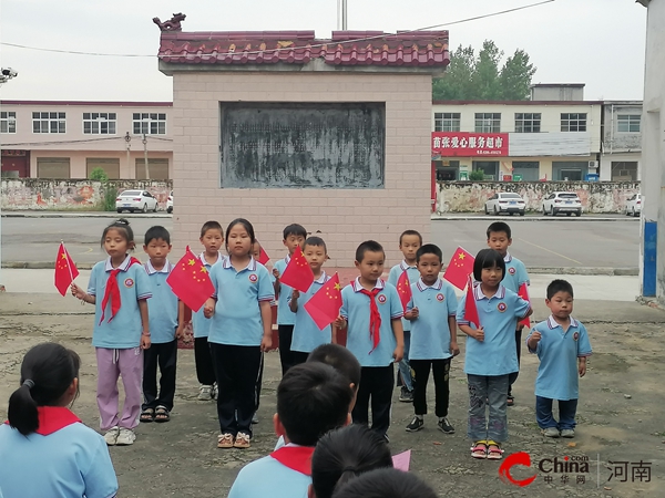​西平县权寨苗张小学举行“迎国庆 颂祖国”红色诗歌朗诵比赛活动