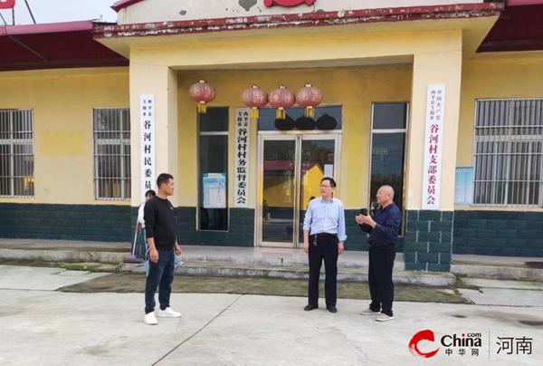 ​西平县专探乡领导到谷河村检查红色文化传承馆工作