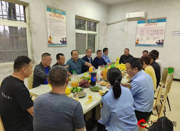 ​西平县交通运输综合行政执法大队领导慰问“双节”一线交通执法人员