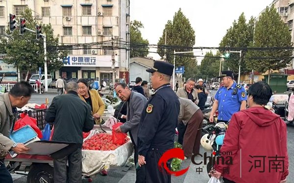 驻马店开发区城市管理局金河二中队：开展市容市貌 整治提升城市颜值