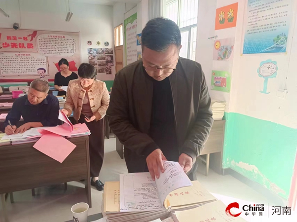 ​西平县蔡寨中心校开展作业教案、安全月督查活动