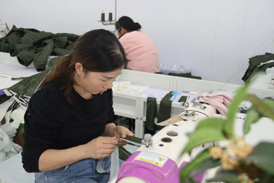 固始县：纺织服装产业前景好 家门口就业渐成趋势