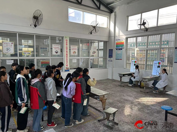 ​西平县专探小学组织全体学生进行视力检测