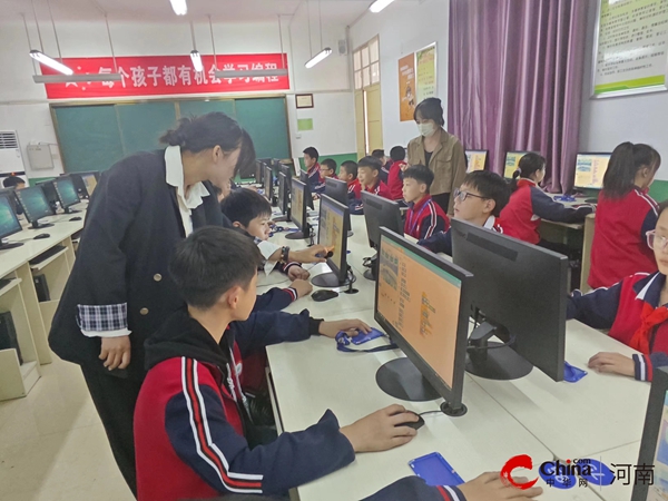 ​西平县第二小学人工智能教育观摩会圆满举办