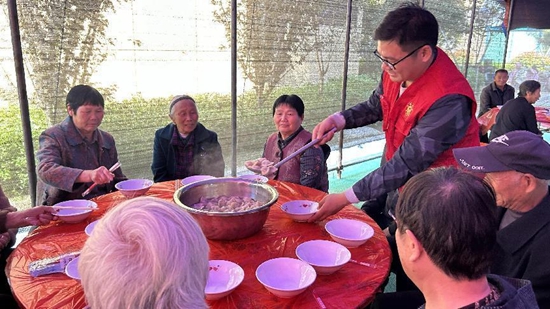​息县：关爱社区老年人 提供优质政务服务