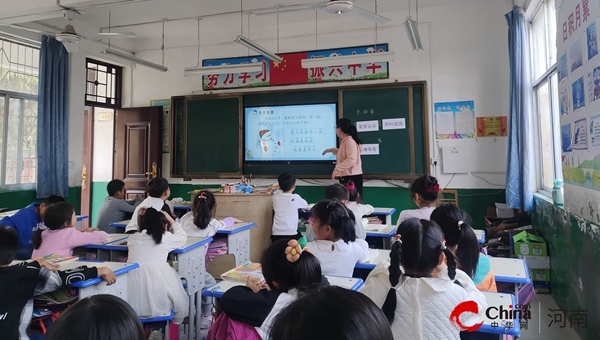 ​促进教学教研 引领教师成长——西平县柏亭中心校举行听评课活动