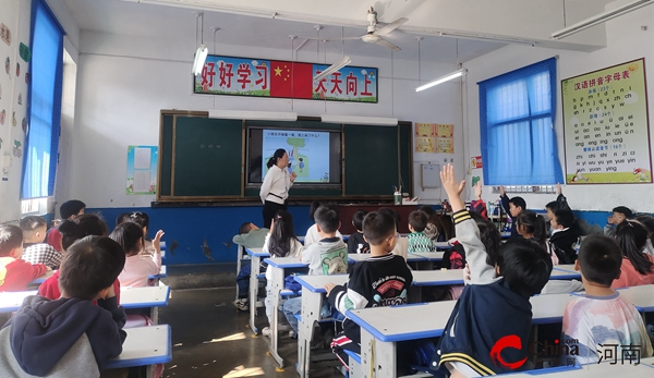 ​促进教学教研 引领教师成长——西平县柏亭中心校举行听评课活动