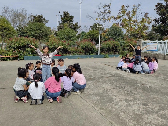 ​共青团淮滨县委组织开展青少年心理健康服务进社区活动