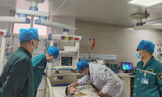 ​信阳市中心医院组织专家团队到信阳市第四人民医院开展“故乡情·健康行”活动