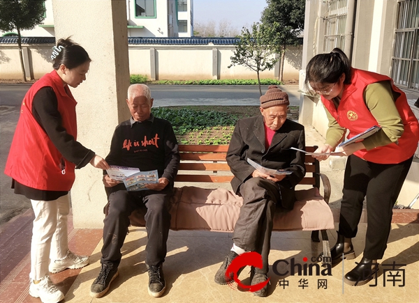 泌阳县花园街道开展老年群体禁毒宣传活动