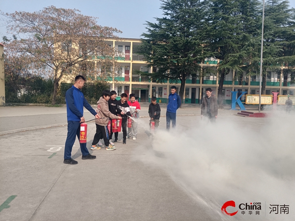 ​西平县权寨中学举行消防应急疏散演练
