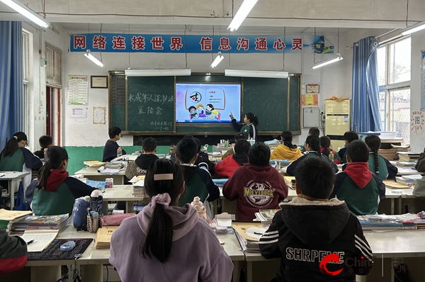 ​西平县专探小学开展《未成年人保护法》宣传教育活动