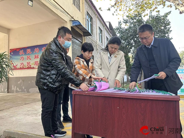 驻马店市民政局局长胡晓黎一行到西平县调研指导养老服务工作