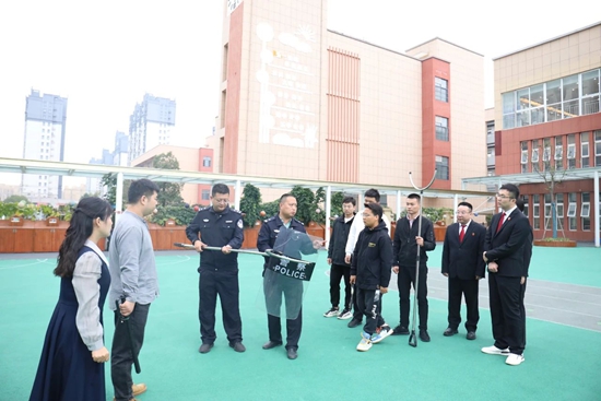 ​淮滨县法院开展“警校共建”安全教育活动
