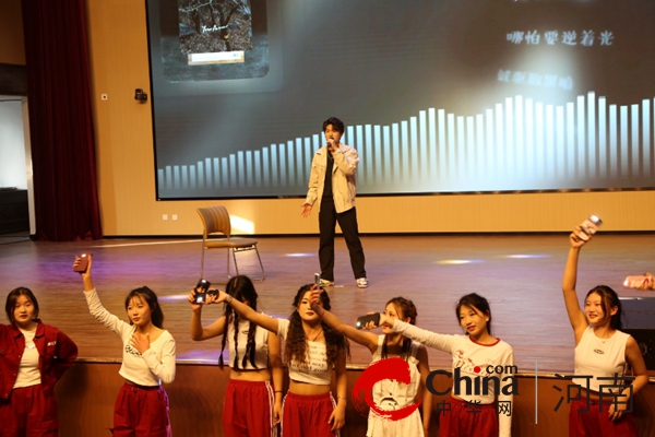 驻马店技师学院第一届校园歌手大赛决赛成功举行