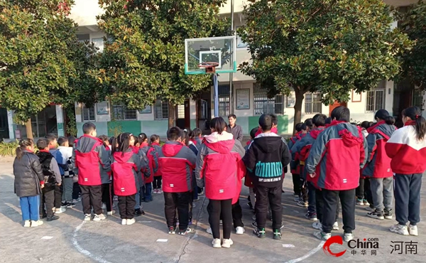 ​西平县专探军王小学举行冬季预防传染病宣传周活动