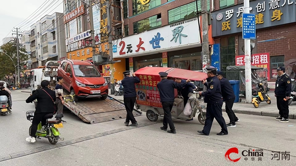 ?西平縣城管局整治停車亂象還路于民