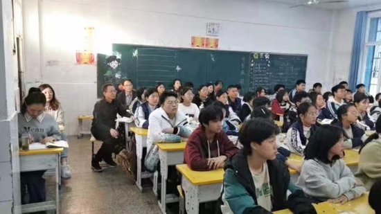 潢川县实验中学开展系列心理健康课