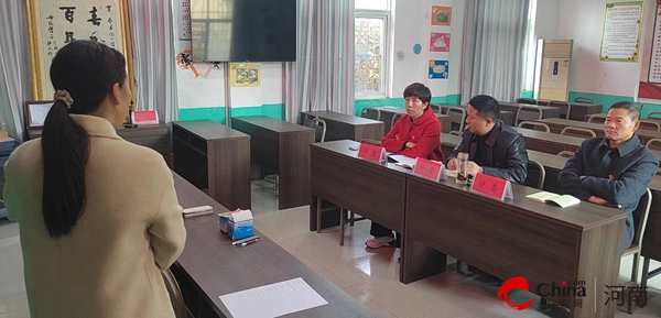 ​西平县蔡寨中心校进行中高级职称评审模拟答辩活动
